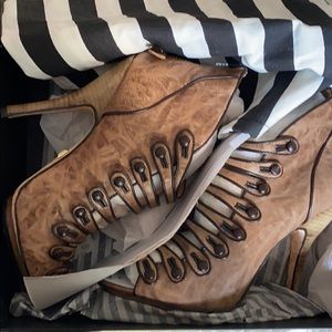 🎀L.A.M.B. Hunter Button Strap Boots/Booties Heels